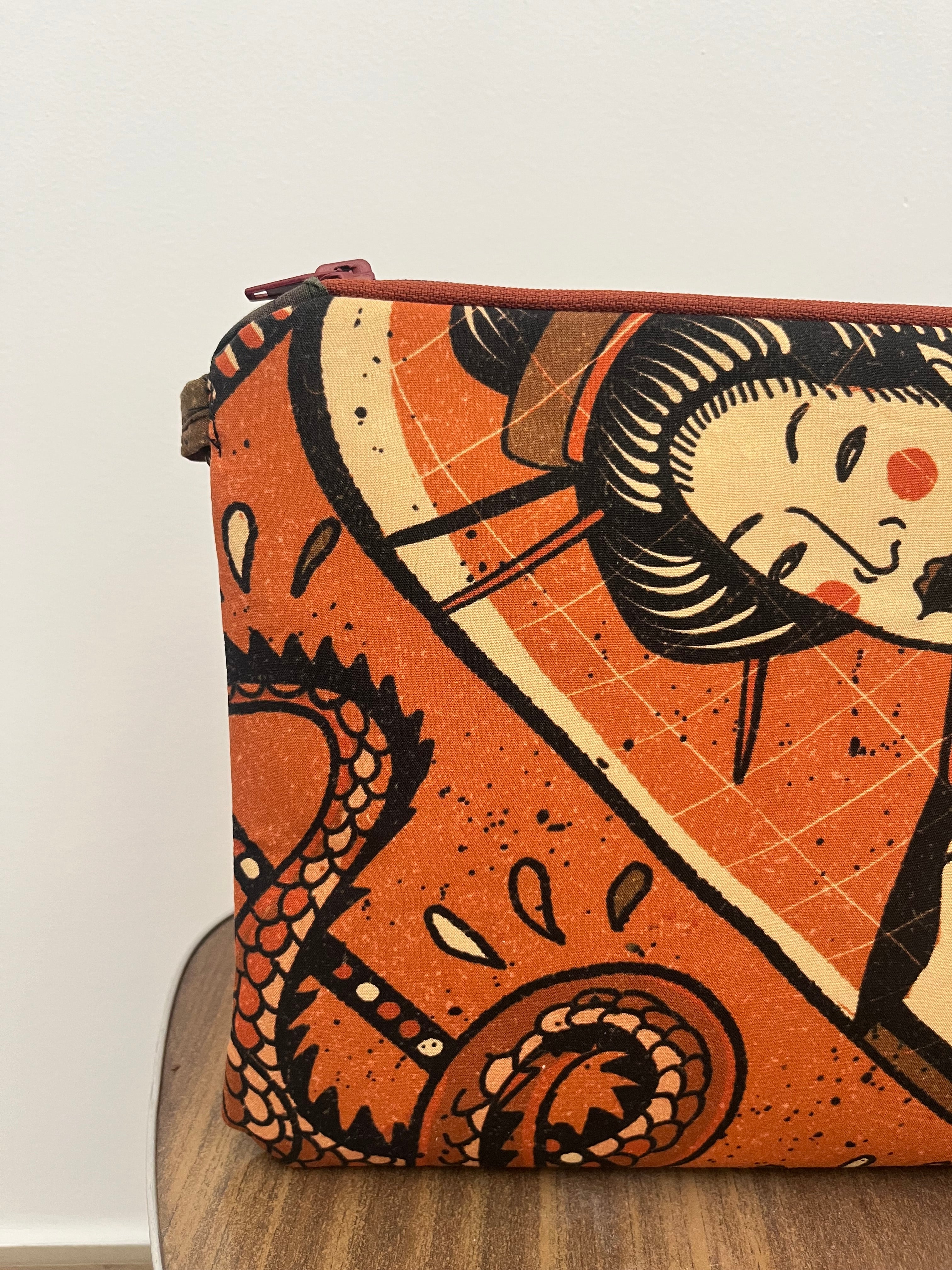 Pochette Maneki Neko design giapponese – ARYK OLD PAINT- particolare 