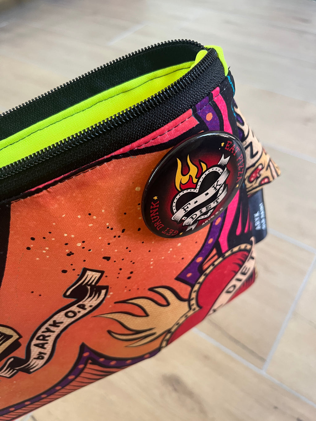 Pochette FUCK DIET design ironico/dieta – ARYK OLD PAINT- interno giallo Fluo