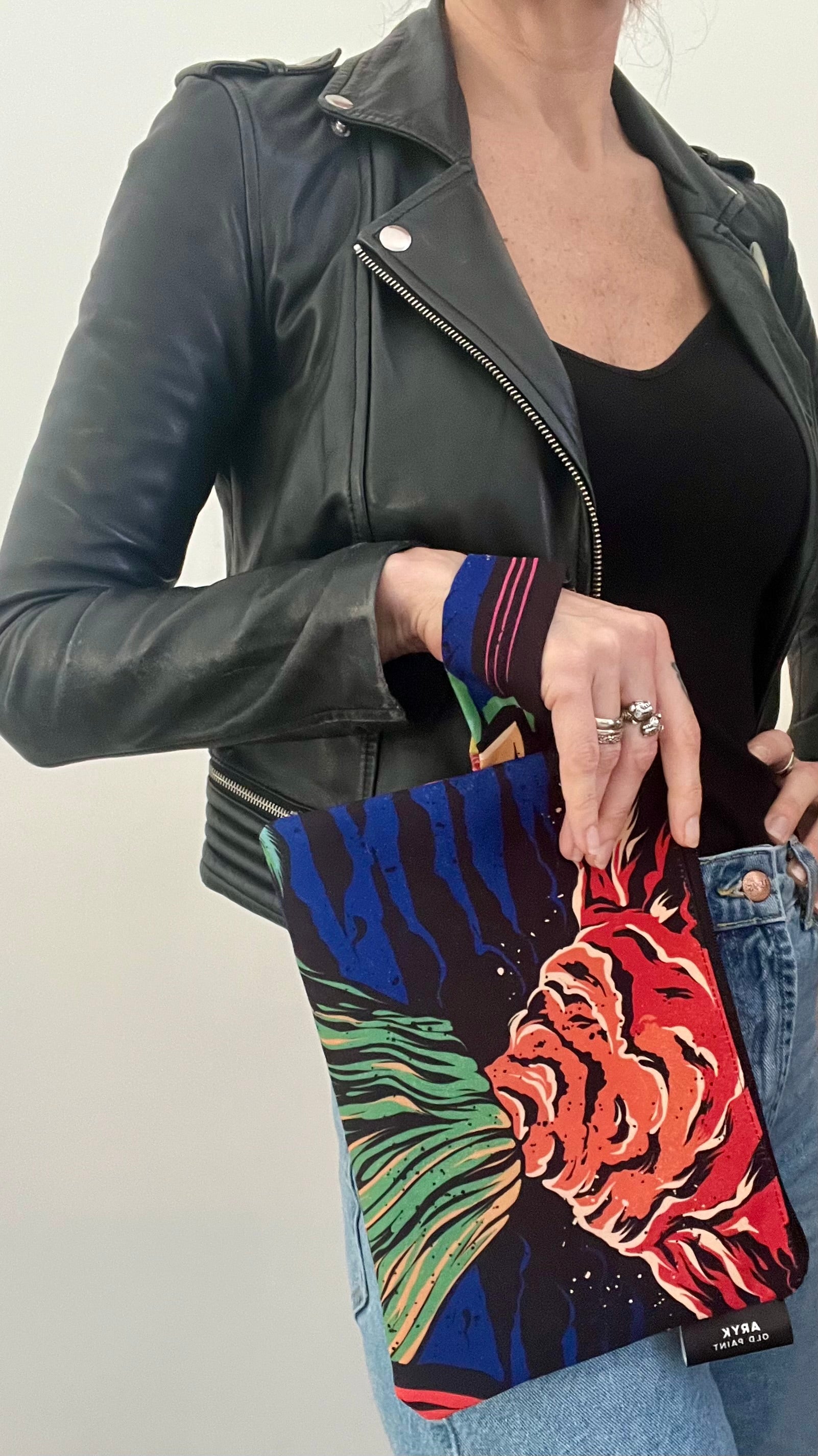 Pochette HAWAII Story design hawaiano– ARYK OLD PAINT-indossato