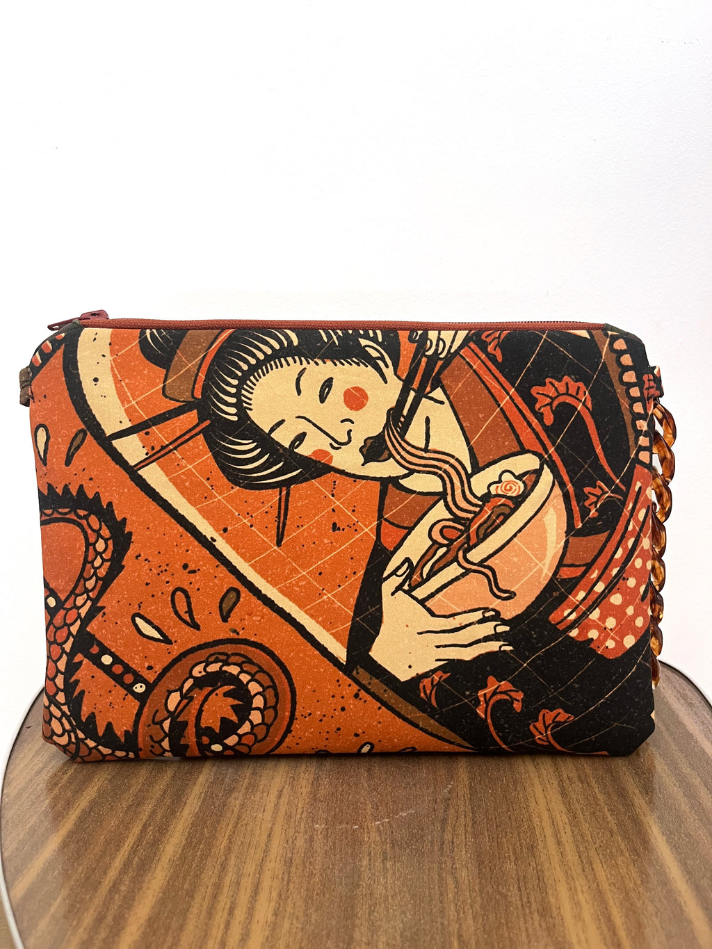 Pochette Maneki Neko design giapponese – ARYK OLD PAINT- vista dietro
