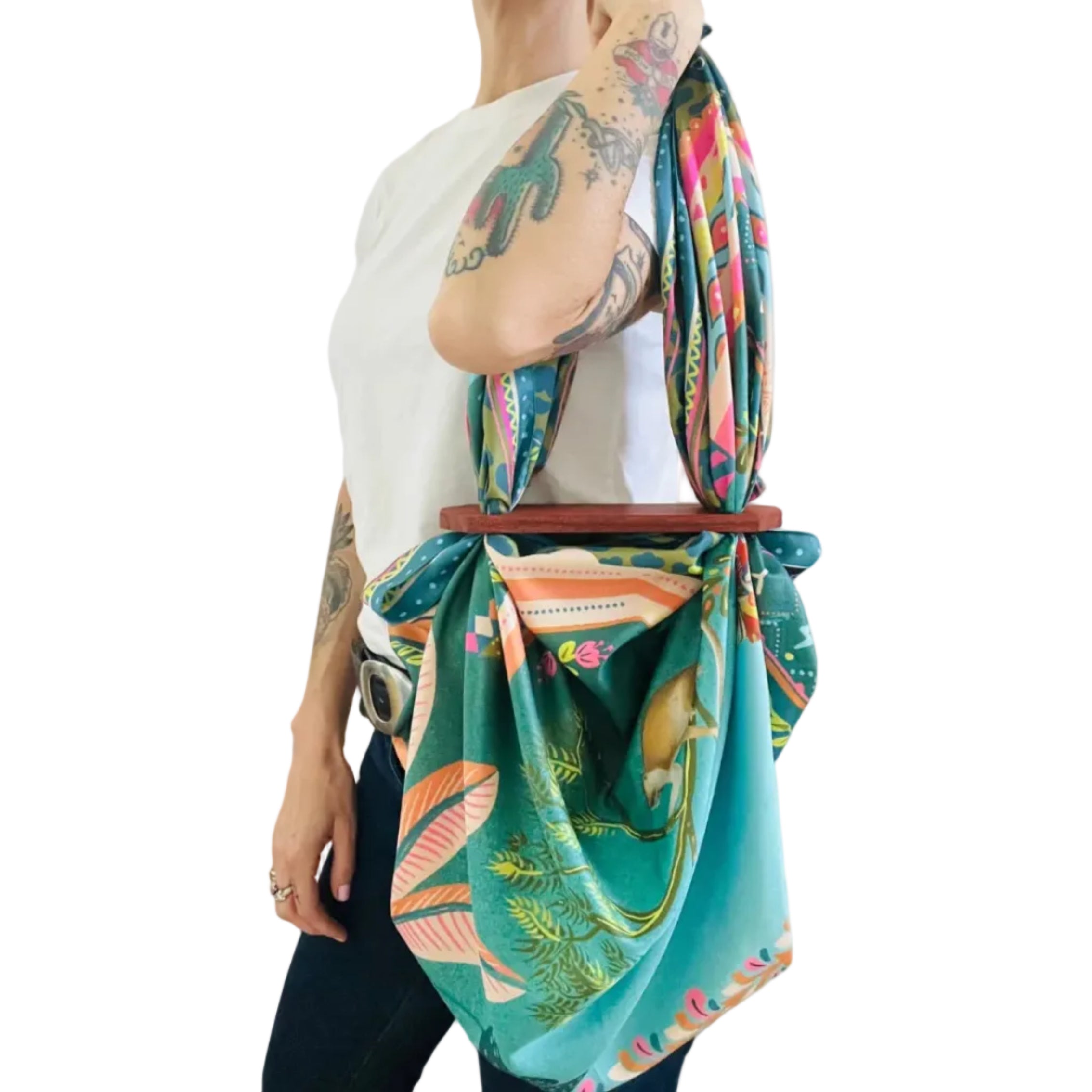 foulard"paradise"- design tropicale/ ARYK OLD PAINT. indossato come borsa 120X120 cm