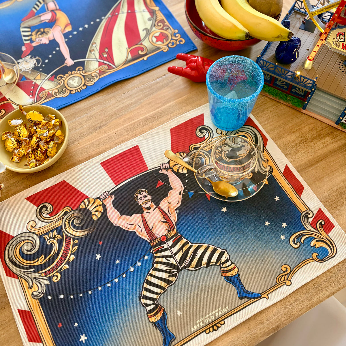 Dettaglio tavola apparecchiata tema circus