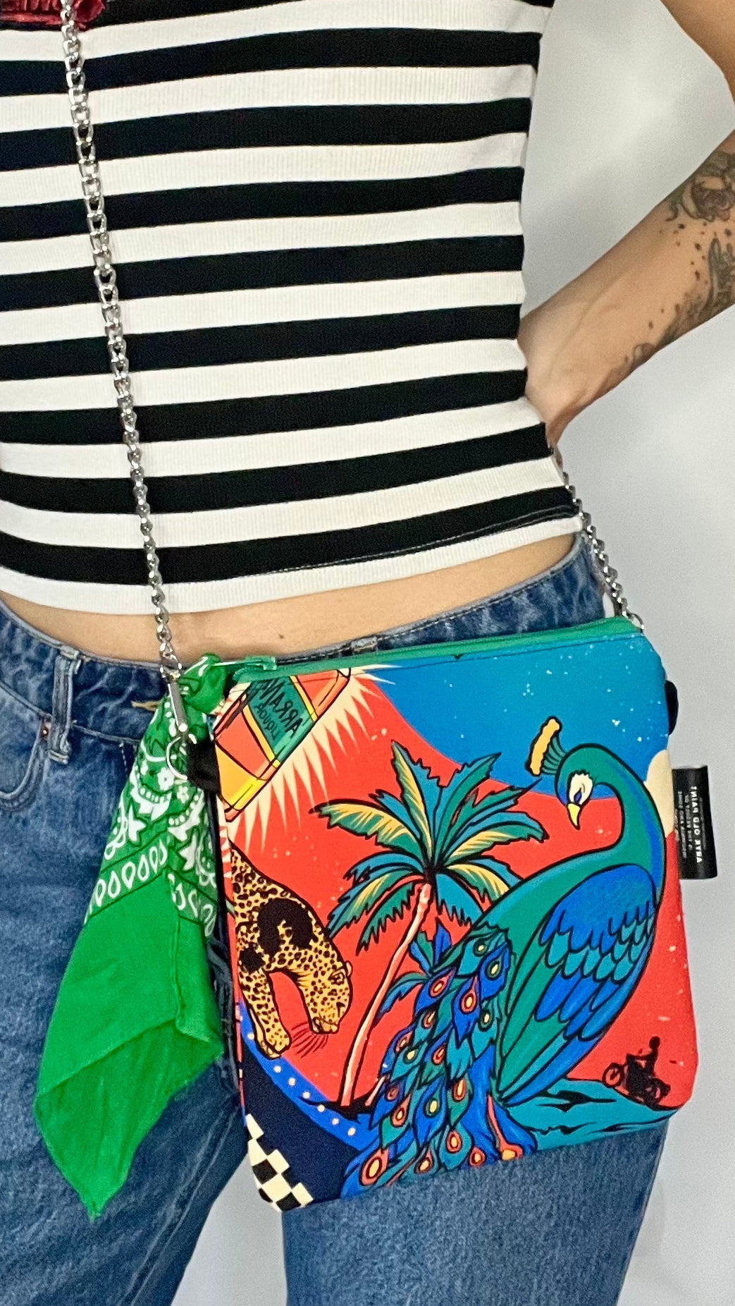 borsa a tracolla indossata 