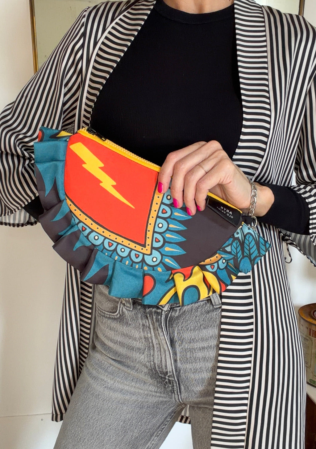 pochette indossata
