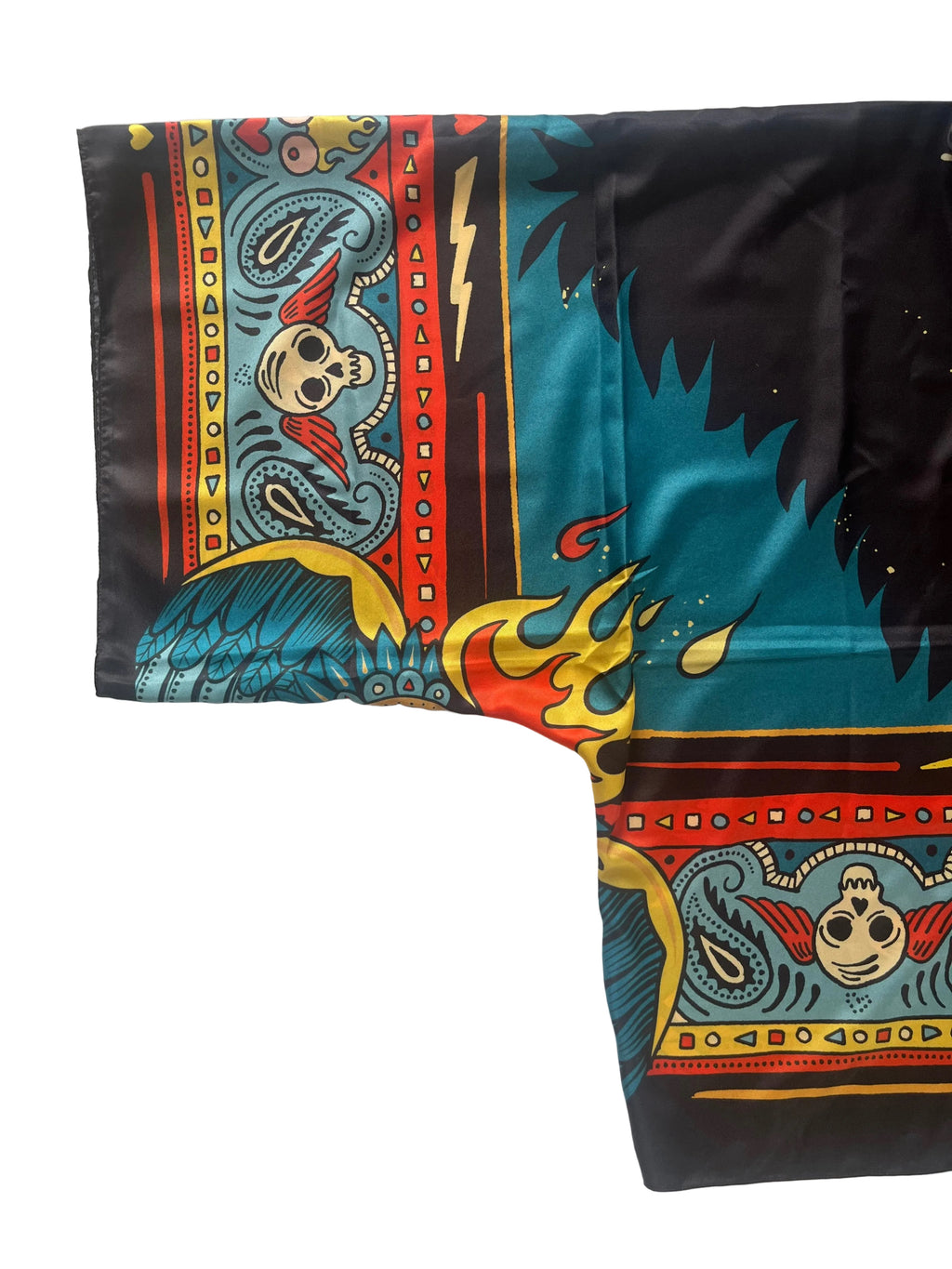 particolare manica kimono con grafica ironica artigianale