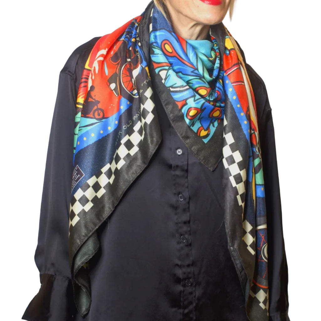 Foulard "the Runaways" design tropicale, animalier  140x140 cm – ARYK OLD PAINT- indossato