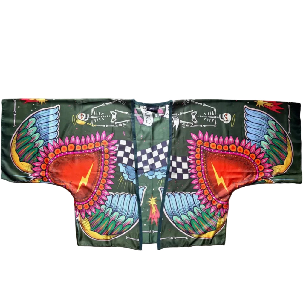 Kimono "Prima o Poi" ARYK OLD PAINT – fronte aperto, illustrazione old school con cuori sacri alati, scacchi, fulmine e scheletri su fondo verde scuro