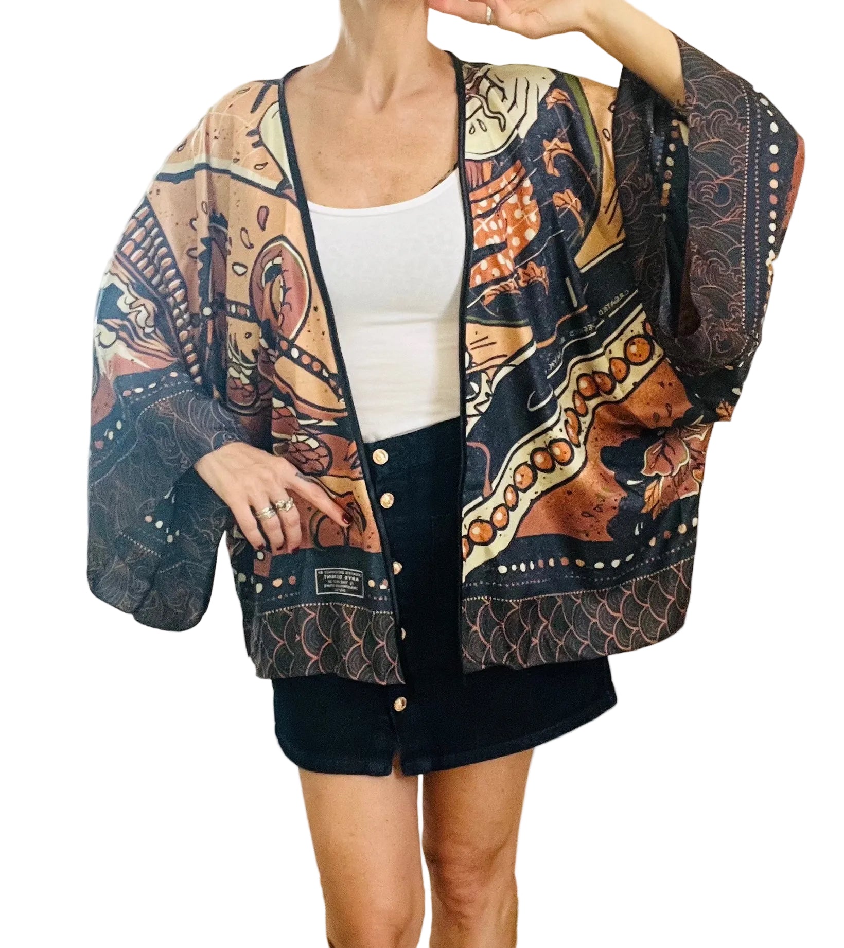 kimono estivo in stile giapponese indossato, grafica originale e pezzo unico