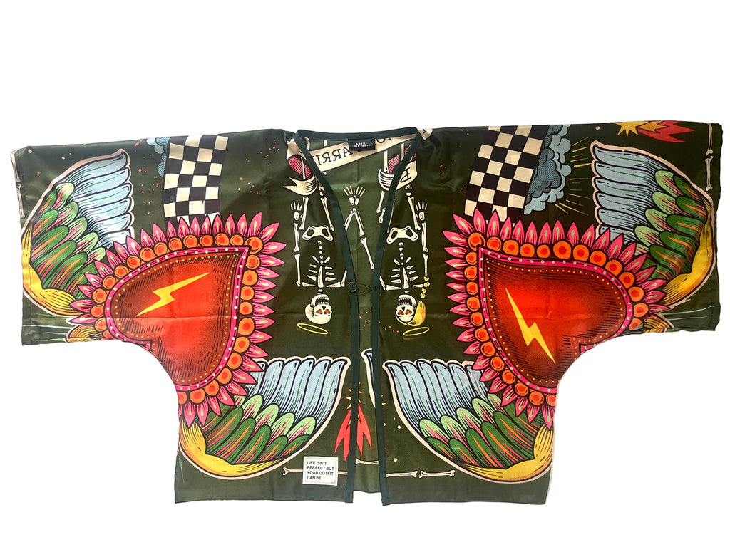 kimono con stampa ironica cuori sacri e teschi