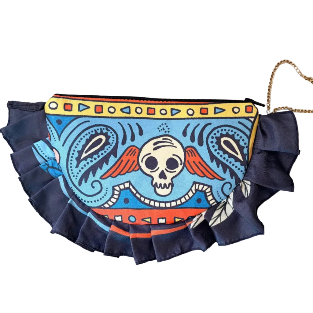 pochette con volant in stile v
bandana old school con teschi con colori azzurro giallo, rosso e nero