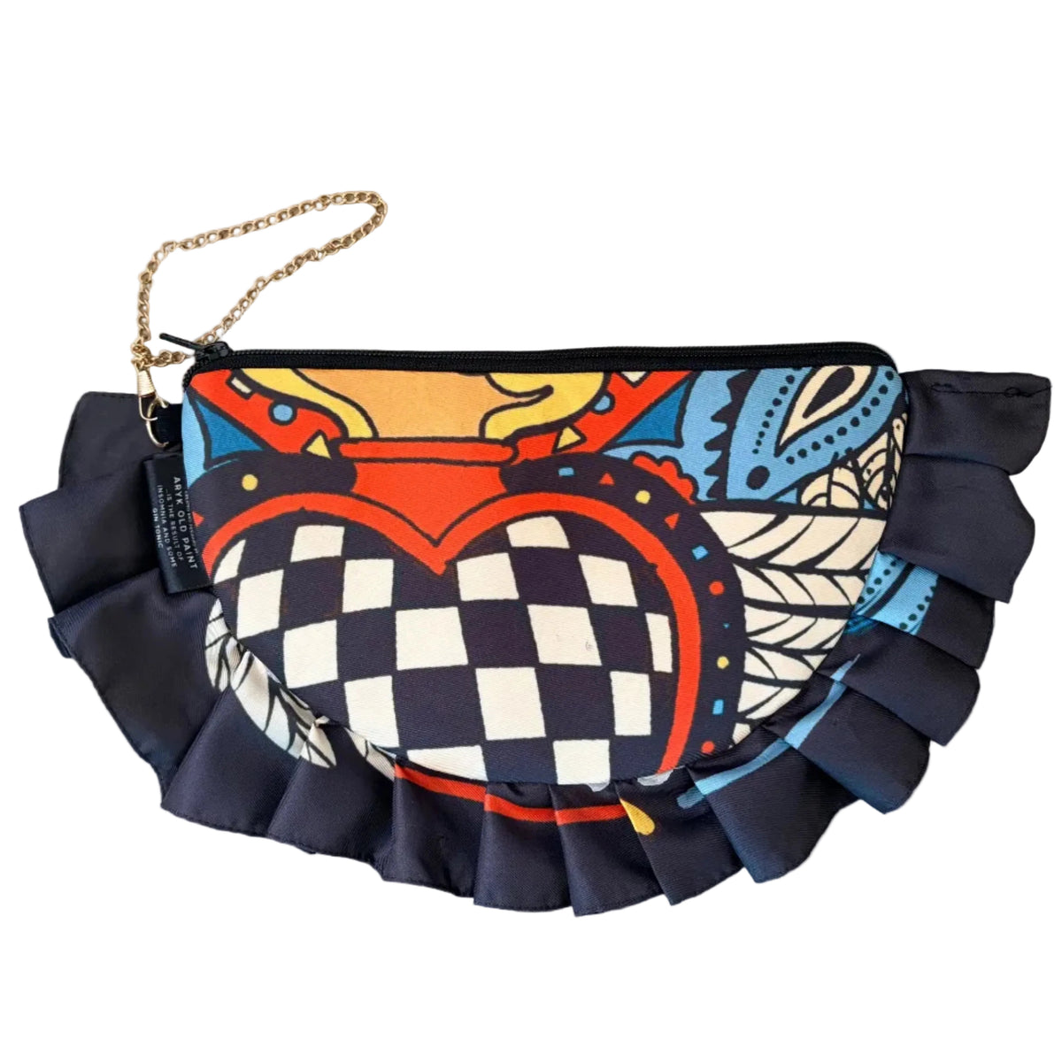 pochette con volant, cuore sacro a scacchi e stile bandana