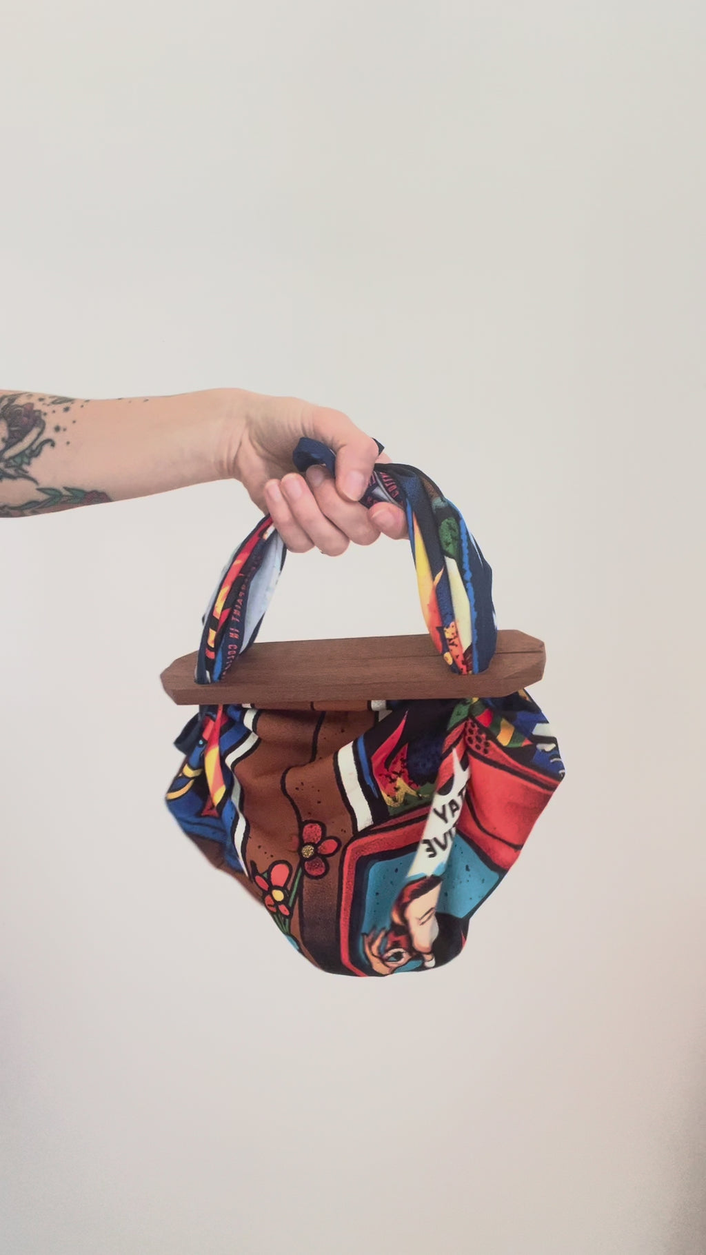 Foulard Stay Positive piccolo – vista borsa design positivo – ARYK OLD PAINT
