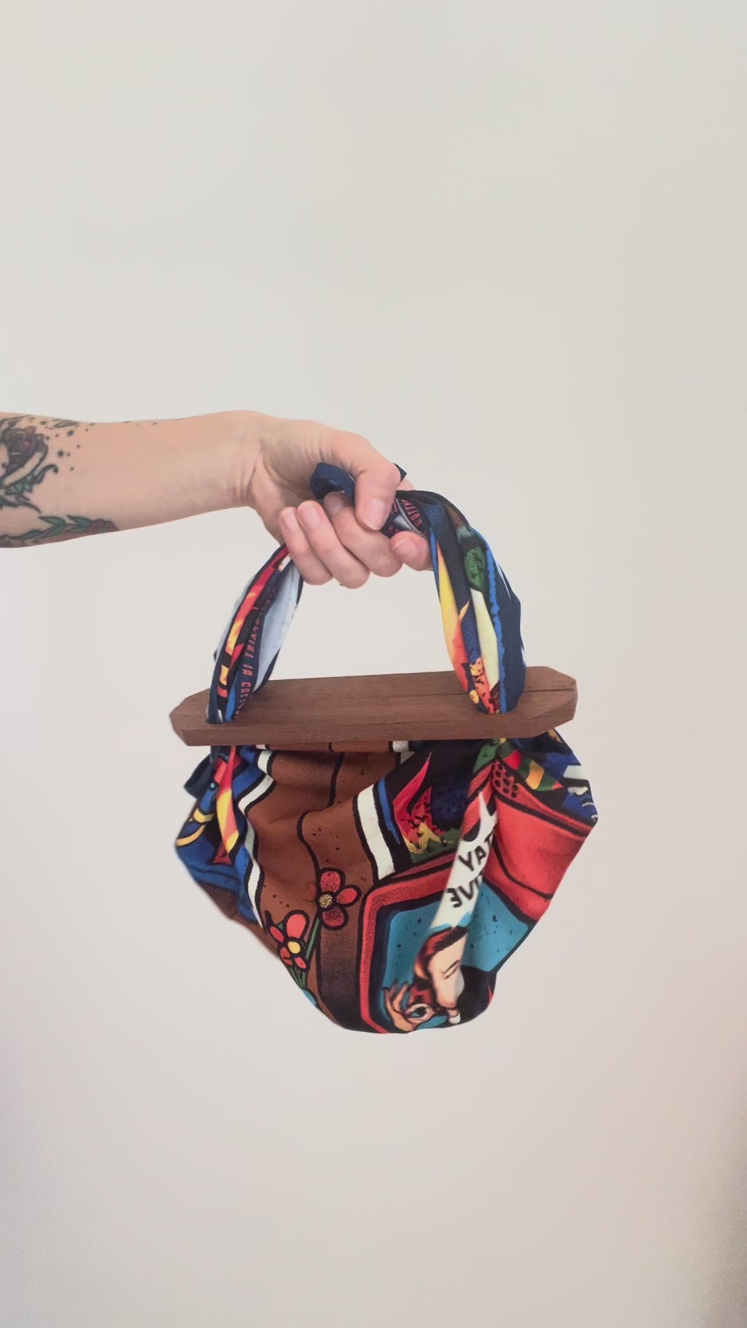 Foulard Stay Positive piccolo – vista borsa design positivo – ARYK OLD PAINT
