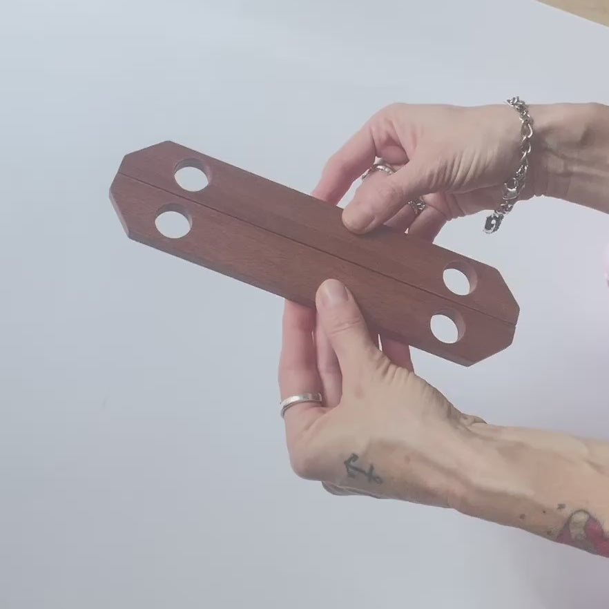 Manici in legno per foulard – dettaglio lavorazione – ARYK OLD PAINT
