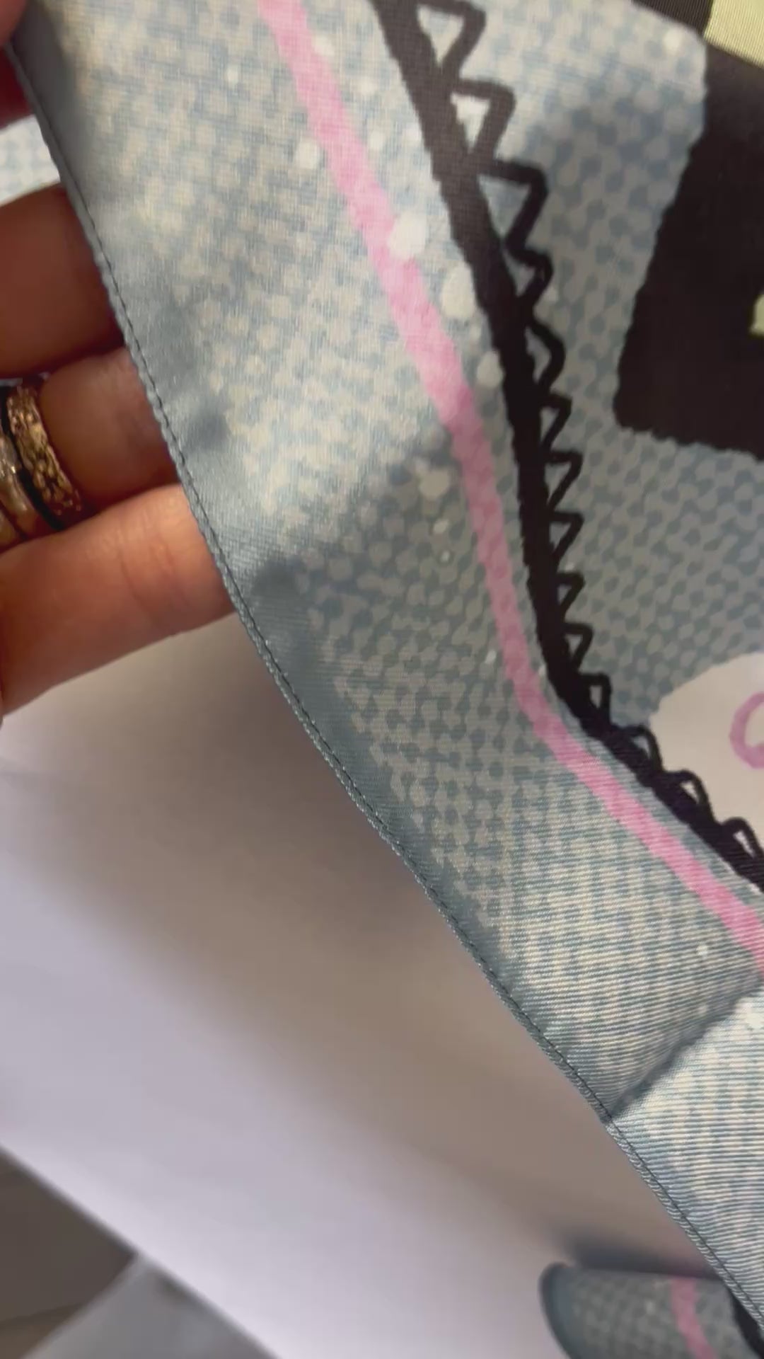 Foulard “Sparisci dalla mia vista”