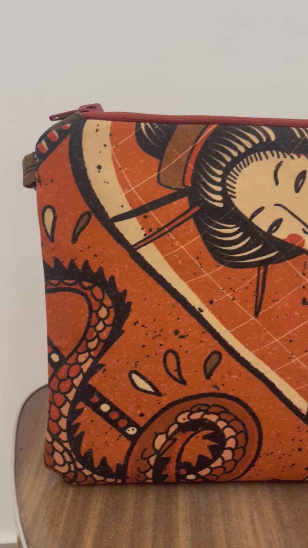 Pochette Maneki Neko design giapponese – ARYK OLD PAINT- video dietro