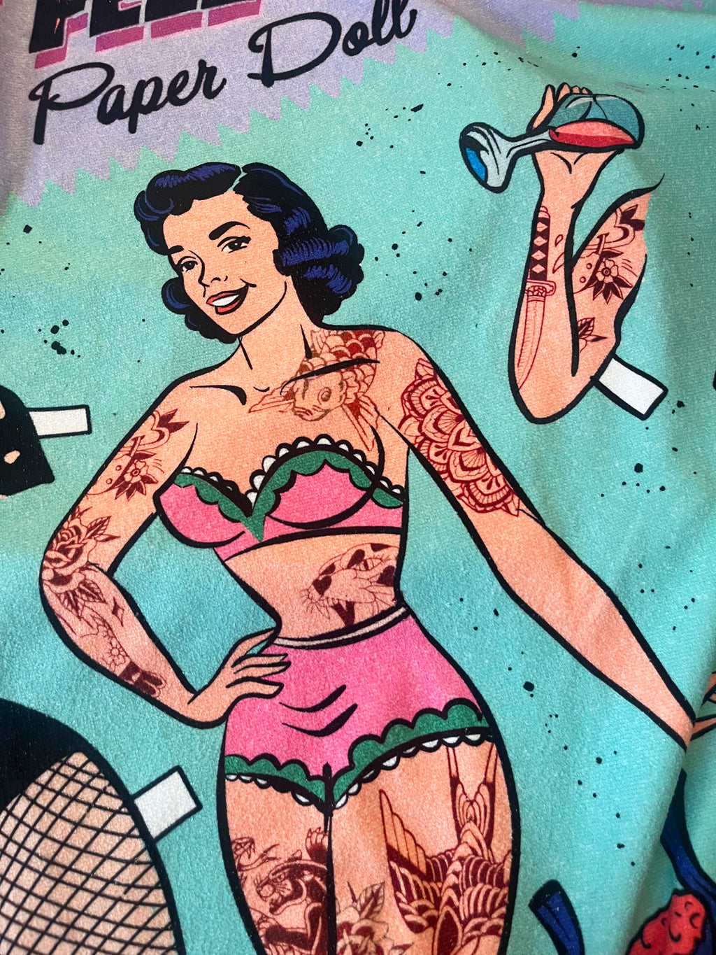 telo mare "Crazy Paper Doll", dettaglio illustrazione originale – ARYK OLD PAINT