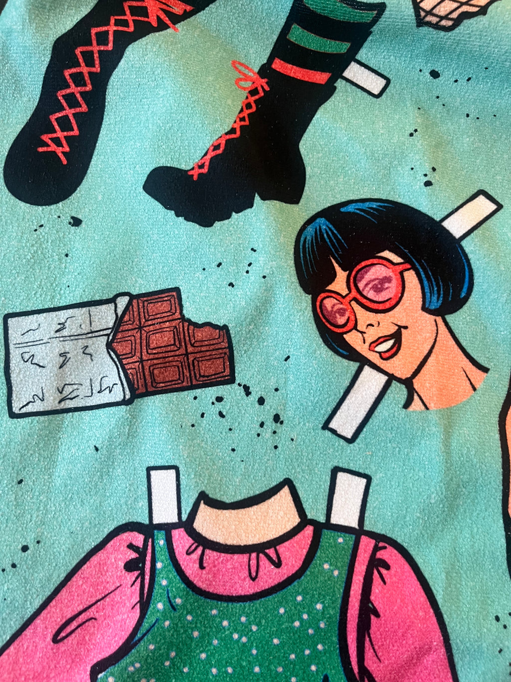 telo mare "Crazy Paper Doll", dettaglio stampa artigianale – ARYK OLD PAINT