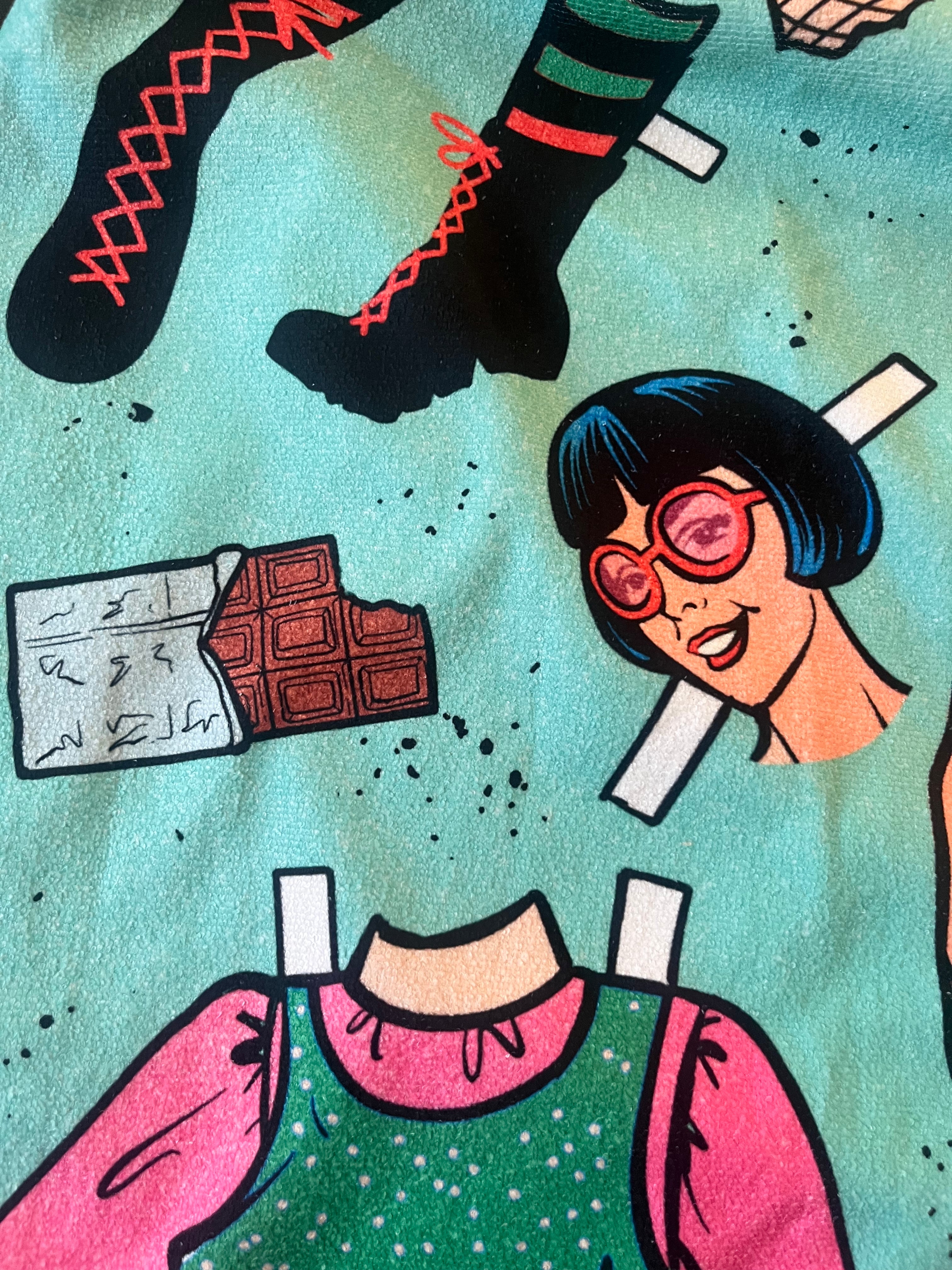 telo mare "Crazy Paper Doll", dettaglio stampa artigianale – ARYK OLD PAINT