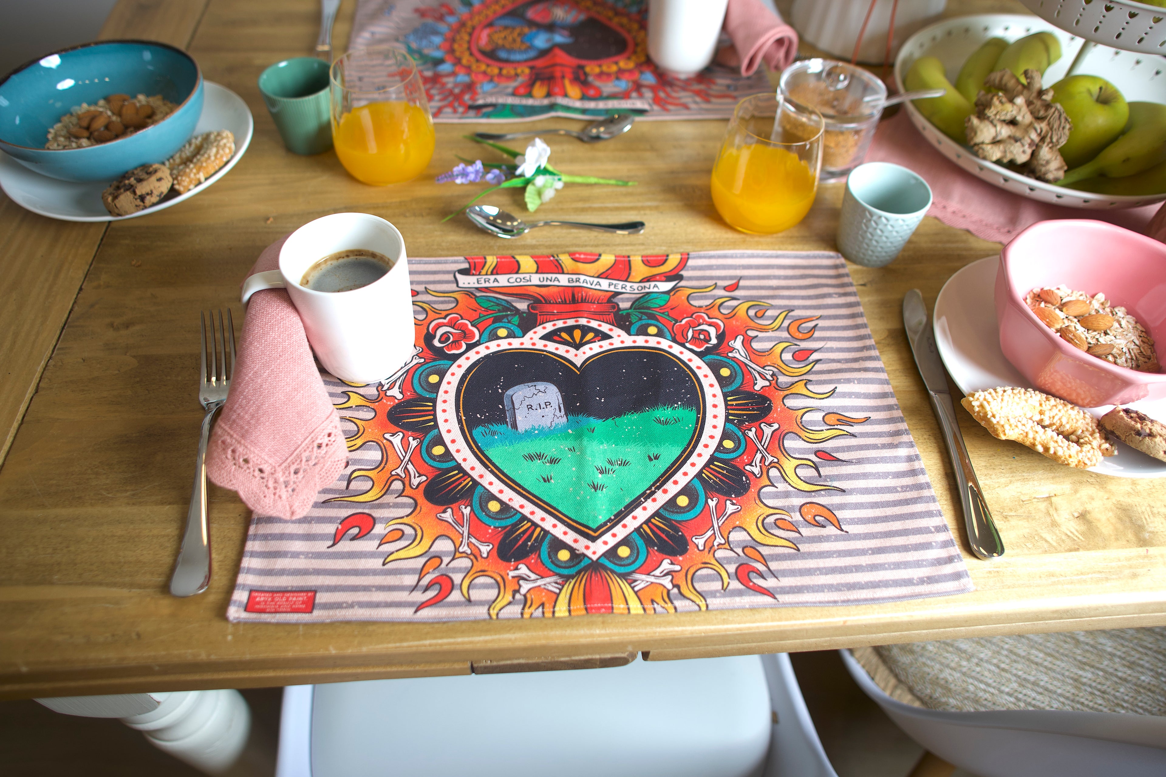 Tovaglietta americana in cotone 100% con illustrazione "Rip" ironica, design artigianale firmato Aryk Old Paint,
